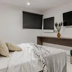 Lagoon Luxury Suites Lejlighedshotel