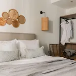 Lagoon Luxury Suites Lejlighedshotel