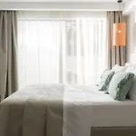 Lagoon Luxury Suites *