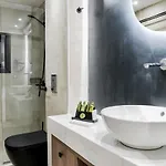 Lagoon Luxury Suites