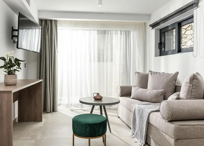 Lagoon Luxury Suites *