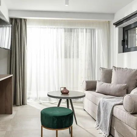 Lagoon Luxury Suites *