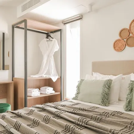 Lagoon Luxury Suites Aparthotel *