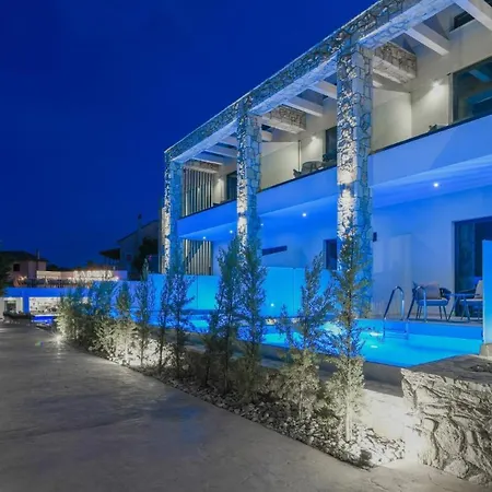 Lagoon Luxury Suites