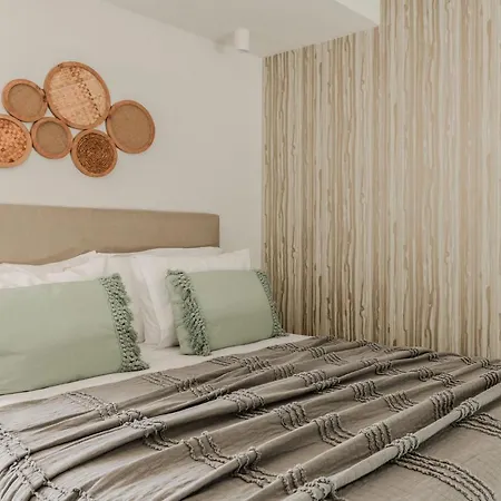 Lagoon Luxury Suites