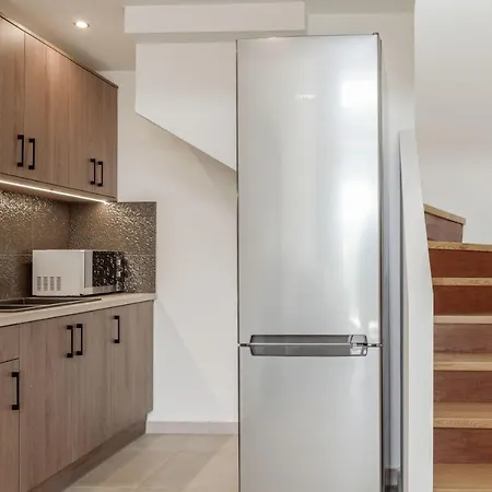 Lagoon Luxury Suites *