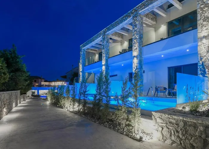 Lagoon Luxury Suites