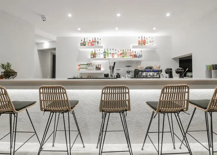 Lagoon Luxury Suites Aparthotel *