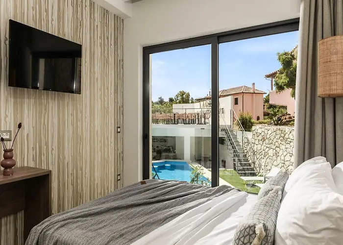 Lagoon Luxury Suites Lägenhetshotell Vasilikí