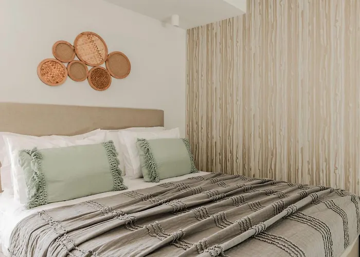 Lagoon Luxury Suites