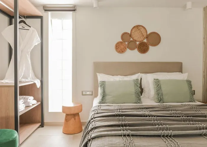 Lagoon Luxury Suites *