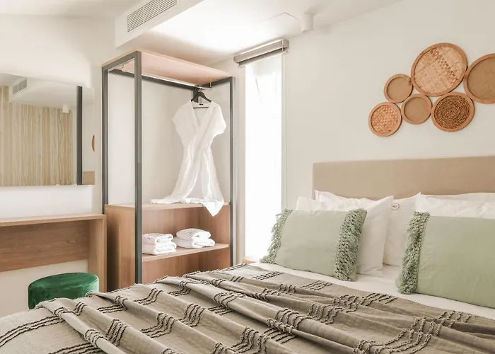 Lagoon Luxury Suites Aparthotel *