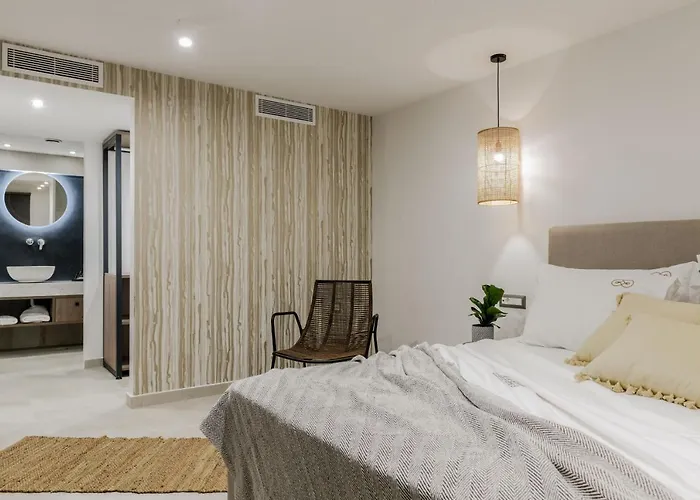 Lagoon Luxury Suites Aparthotel