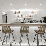 Lagoon Luxury Suites מלון דירות *
