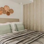 Lagoon Luxury Suites