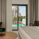 Lagoon Luxury Suites מלון דירות