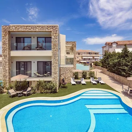 Lagoon Luxury Suites Aparthotel *