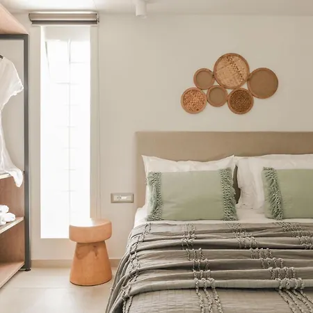 Lagoon Luxury Suites *