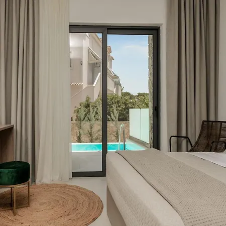 Lagoon Luxury Suites Aparthotel