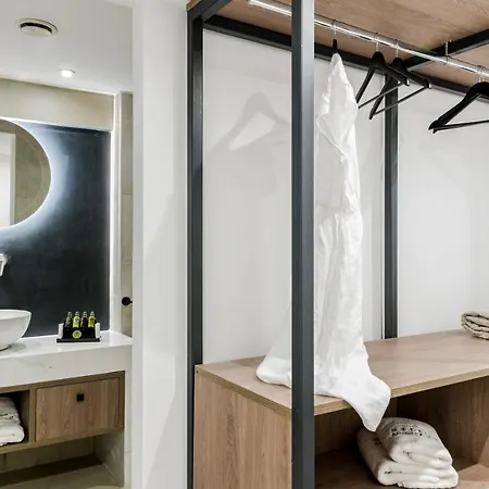 Lagoon Luxury Suites Vasilikí