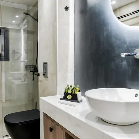 Lagoon Luxury Suites